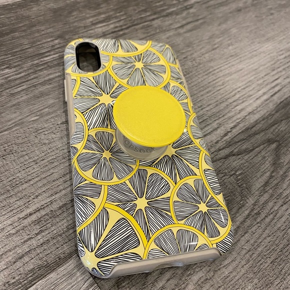 iPhone XR Otterbox - Picture 1 of 2